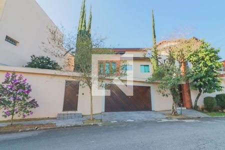 Casa à venda com 353m², 4 quartos e 6 vagasFachada