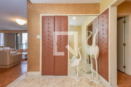 Hall de entrada de apartamento para alugar com 3 quartos, 388m² em Higienópolis, São Paulo