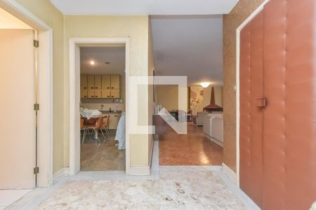 Hall de entrada de apartamento para alugar com 3 quartos, 388m² em Higienópolis, São Paulo