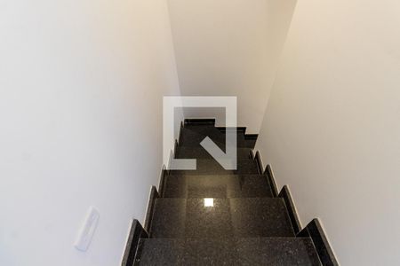 Casa à venda com 115m², 3 quartos e 2 vagasEscada