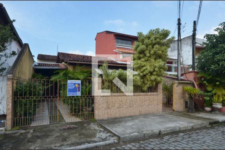Casa de condomínio à venda com 98m², 3 quartos e 3 vagasFachada