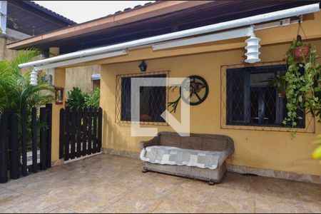 Casa de condomínio à venda com 98m², 3 quartos e 3 vagasVaranda