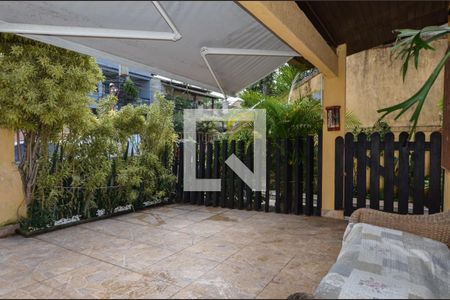 Casa de condomínio à venda com 98m², 3 quartos e 3 vagasVaranda