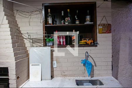 Casa à venda com 300m², 3 quartos e 2 vagas Casa à venda com 300m², 3 quartos e 2 vagasÁrea comum - Churrasqueira