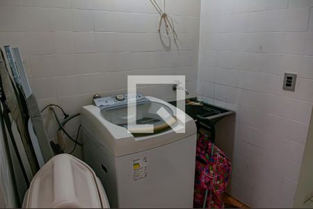 Casa à venda com 300m², 3 quartos e 2 vagas Casa à venda com 300m², 3 quartos e 2 vagasÁrea de Serviço