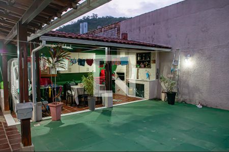 Casa à venda com 300m², 3 quartos e 2 vagas Casa à venda com 300m², 3 quartos e 2 vagasÁrea comum