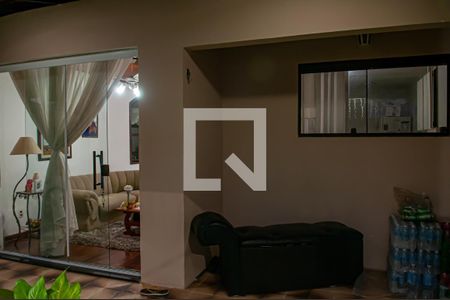 Casa à venda com 300m², 3 quartos e 2 vagas Casa à venda com 300m², 3 quartos e 2 vagasEntrada