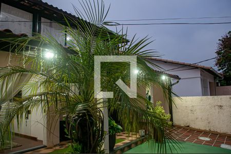 Casa à venda com 300m², 3 quartos e 2 vagas Casa à venda com 300m², 3 quartos e 2 vagasEntrada