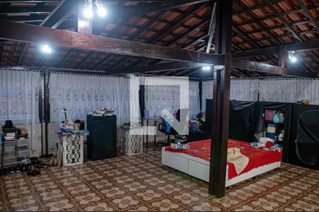 Casa à venda com 300m², 3 quartos e 2 vagas Casa à venda com 300m², 3 quartos e 2 vagasTerraço