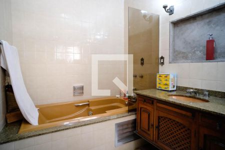 Casa à venda com 194m², 3 quartos e 5 vagasBanheiro