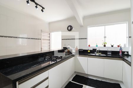 Casa à venda com 560m², 4 quartos e 2 vagas Casa à venda com 560m², 4 quartos e 2 vagasCozinha