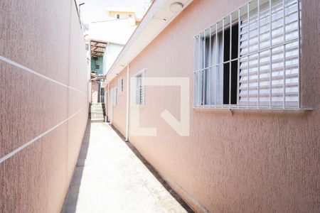 Casa à venda com 560m², 4 quartos e 2 vagas Casa à venda com 560m², 4 quartos e 2 vagasCorredor