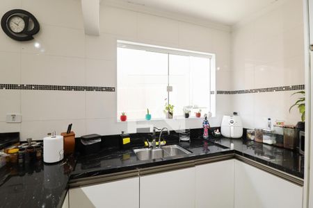 Casa à venda com 560m², 4 quartos e 2 vagas Casa à venda com 560m², 4 quartos e 2 vagasCozinha