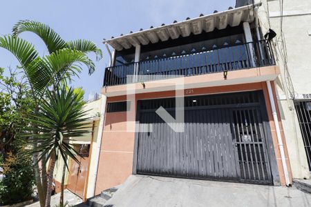 Casa à venda com 560m², 4 quartos e 2 vagas Casa à venda com 560m², 4 quartos e 2 vagasFachada