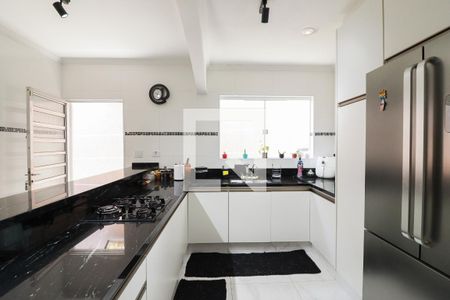 Casa à venda com 560m², 4 quartos e 2 vagas Casa à venda com 560m², 4 quartos e 2 vagasCozinha