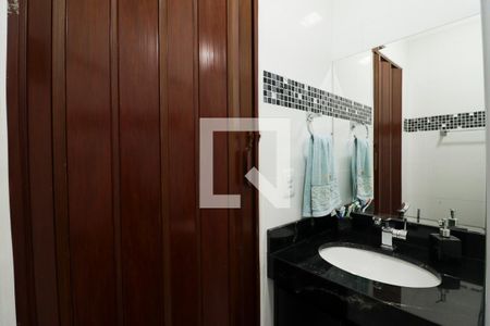Casa à venda com 560m², 4 quartos e 2 vagas Casa à venda com 560m², 4 quartos e 2 vagasBanheiro Social