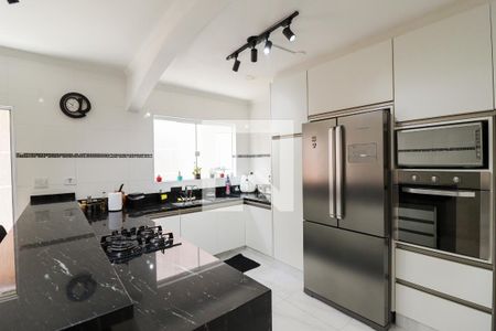 Casa à venda com 560m², 4 quartos e 2 vagas Casa à venda com 560m², 4 quartos e 2 vagasCozinha
