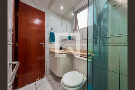 Detalhe do banheiro social de apartamento para alugar com 3 quartos, 70m² em Jardim Planalto, Goiânia