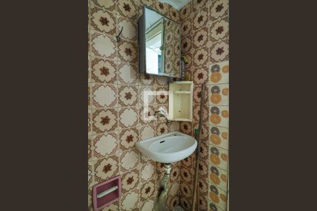 Banheiro de kitnet/studio para alugar com 1 quarto, 30m² em Cachoeirinha, Belo Horizonte