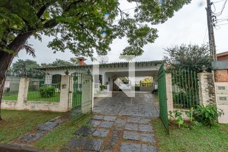 Casa à venda com 858m², 5 quartos e 4 vagasFachada 