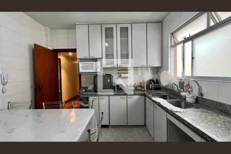 Apartamento à venda com 138m², 4 quartos e 2 vagasCozinha