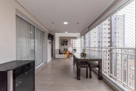 Apartamento à venda com 115m², 3 quartos e 2 vagasVaranda