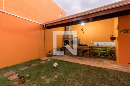 Casa à venda com 200m², 4 quartos e 1 vaga Casa à venda com 200m², 4 quartos e 1 vagaQuintal
