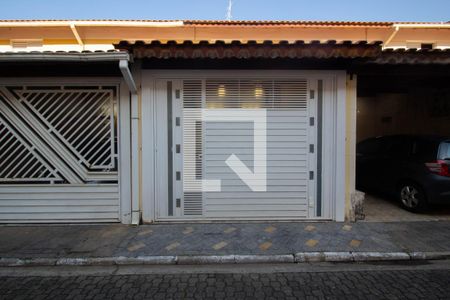 Casa de condomínio à venda com 55m², 2 quartos e 1 vagaFachada
