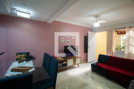 Casa de condomínio à venda com 55m², 2 quartos e 1 vagaSala