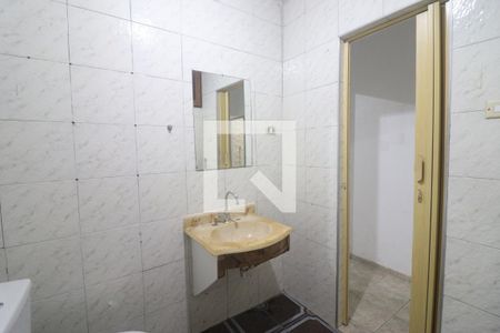 Banheiro  de casa para alugar com 1 quarto, 45m² em Vila Guaca, São Paulo