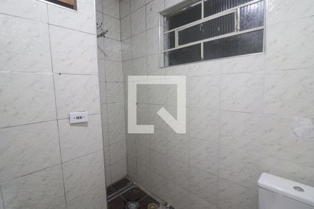 Banheiro  de casa para alugar com 1 quarto, 45m² em Vila Guaca, São Paulo