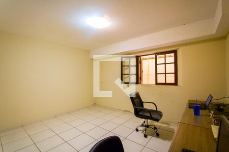 Casa à venda com 271m², 3 quartos e 4 vagasEdícula - Quarto