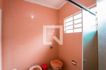 Casa à venda com 271m², 3 quartos e 4 vagasBanheiro do quarto 2