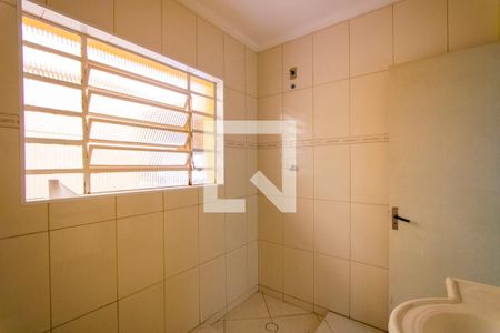 Casa à venda com 271m², 3 quartos e 4 vagasEdícula - Banheiro