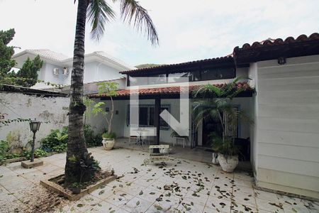 Casa à venda com 600m², 5 quartos e 5 vagasÁrea Externa