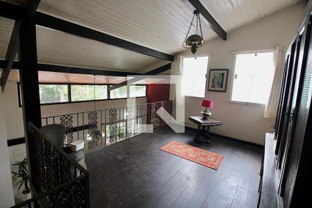 Casa à venda com 600m², 5 quartos e 5 vagasSala de TV