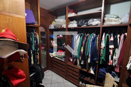 Casa à venda com 600m², 5 quartos e 5 vagasCloset da suíte 4