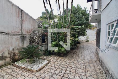 Casa à venda com 600m², 5 quartos e 5 vagasQuintal