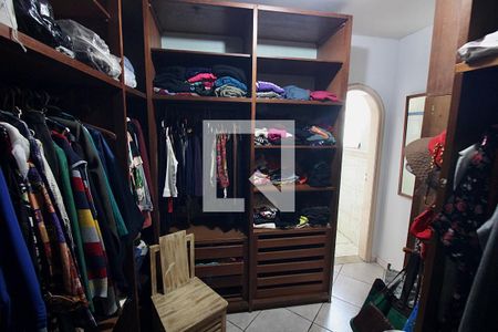 Casa à venda com 600m², 5 quartos e 5 vagasCloset da suíte 4