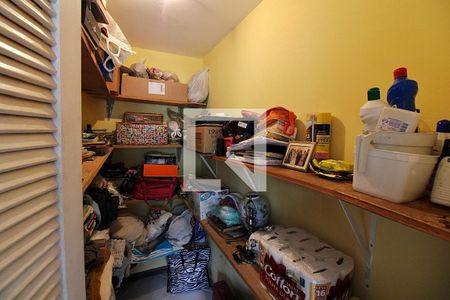 Casa à venda com 600m², 5 quartos e 5 vagasDespensa