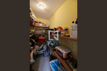 Casa à venda com 600m², 5 quartos e 5 vagasDespensa