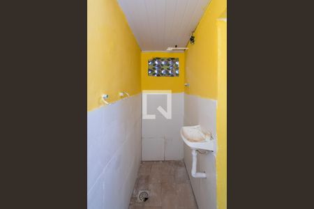 Banheiro de kitnet/studio para alugar com 1 quarto, 20m² em Braz de Pina, Rio de Janeiro