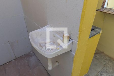 Banheiro de kitnet/studio para alugar com 1 quarto, 20m² em Braz de Pina, Rio de Janeiro
