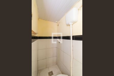 Banheiro de kitnet/studio para alugar com 1 quarto, 20m² em Brás de Pina, Rio de Janeiro
