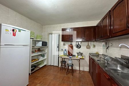 Casa à venda com 220m², 4 quartos e 5 vagasCozinha 