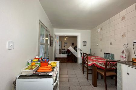 Casa à venda com 220m², 4 quartos e 5 vagasCozinha 