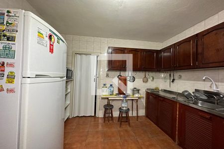 Casa à venda com 220m², 4 quartos e 5 vagasCozinha 