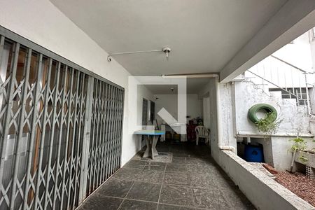 Casa à venda com 220m², 4 quartos e 5 vagasLavanderia com churrasqueira 