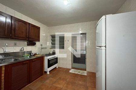 Casa à venda com 220m², 4 quartos e 5 vagasCozinha 