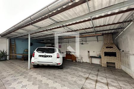 Casa à venda com 220m², 4 quartos e 5 vagasLavanderia com churrasqueira 